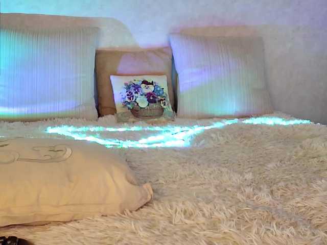 Rosea's BongaCams show and profile