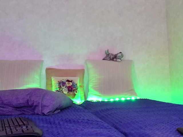 Rosea's BongaCams show and profile