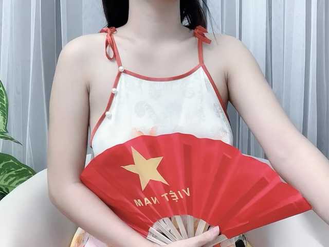 MieChan's BongaCams show and profile