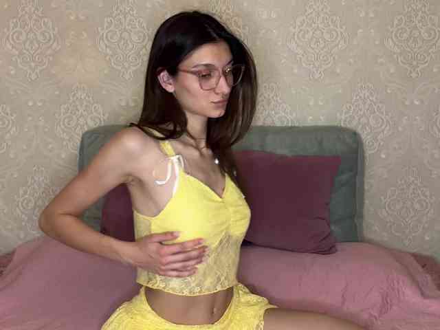 CutieBianca webcam