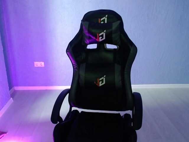 FalconFamily's BongaCams show and profile