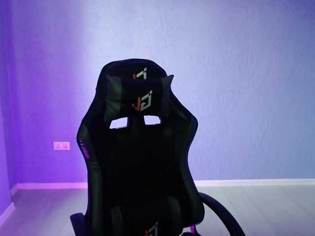 FalconFamily's BongaCams show and profile