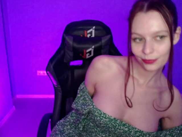 FalconFamily's BongaCams show and profile