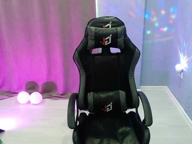 FalconFamily's BongaCams show and profile