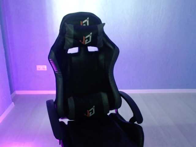 FalconFamily's BongaCams show and profile