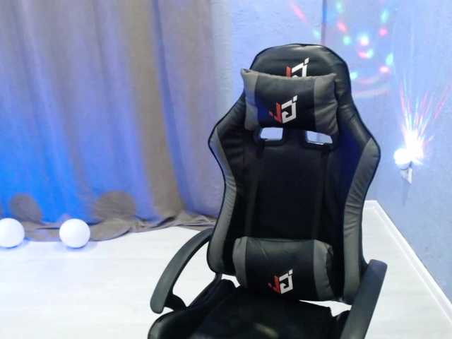 FalconFamily's BongaCams show and profile