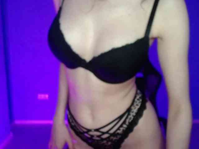 FalconFamily Live Webcam on BongaCams