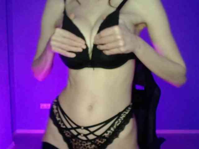 FalconFamily Live Webcam on BongaCams