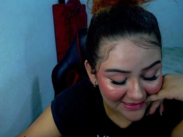 le modèle LOLYTABIGBOOBS est en webcam porno dans un show sur le site bongacams, il possède les tags suivants: Latino/Hispanic,Brunette,Trimmed