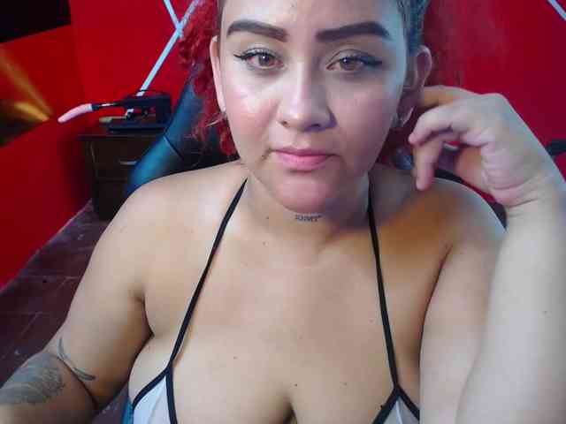 LOLYTABIGBOOBS webcam