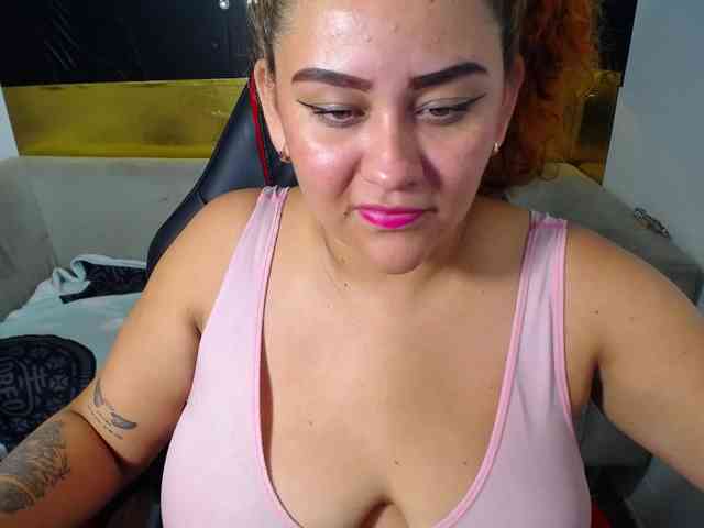 LOLYTABIGBOOBS webcam