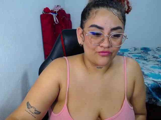 LOLYTABIGBOOBS webcam