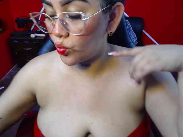 LOLYTABIGBOOBS webcam