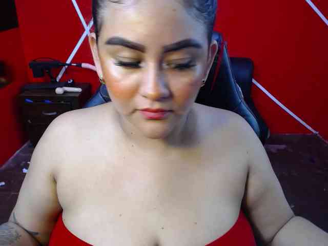 LOLYTABIGBOOBS webcam