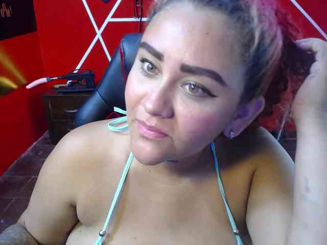 LOLYTABIGBOOBS webcam