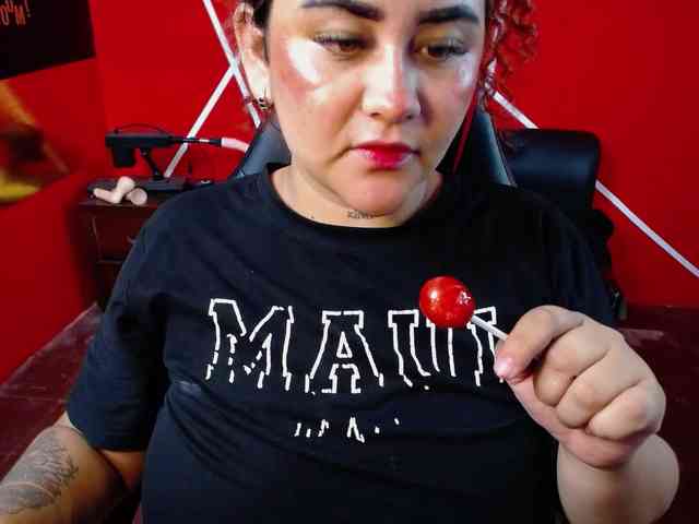 LOLYTABIGBOOBS webcam