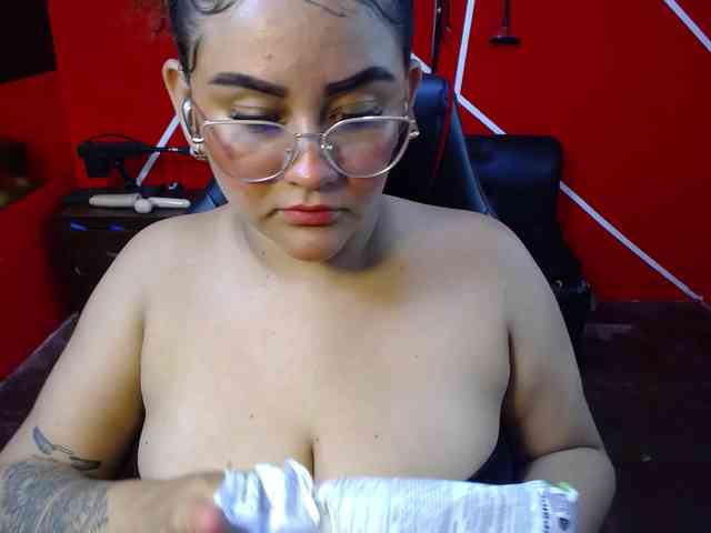 LOLYTABIGBOOBS webcam