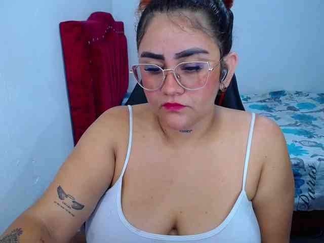 LOLYTABIGBOOBS webcam