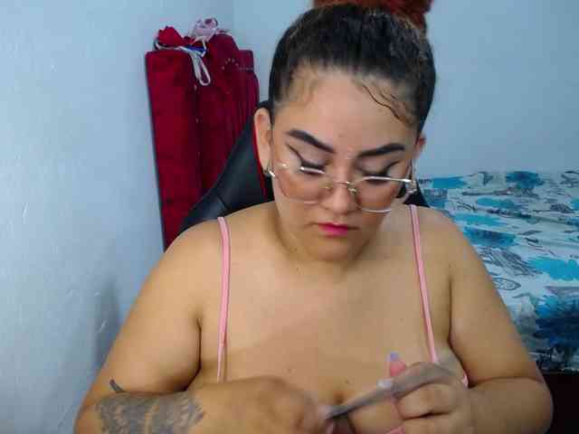 LOLYTABIGBOOBS webcam