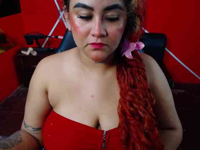 LOLYTABIGBOOBS webcam