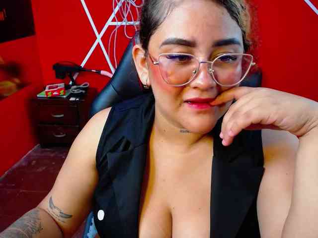 LOLYTABIGBOOBS webcam