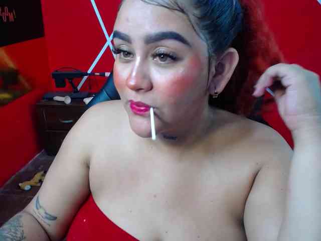 LOLYTABIGBOOBS webcam