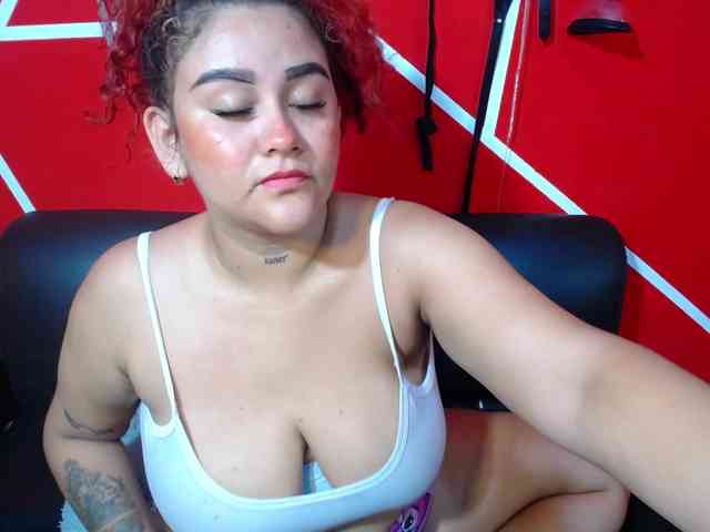 LOLYTABIGBOOBS webcam