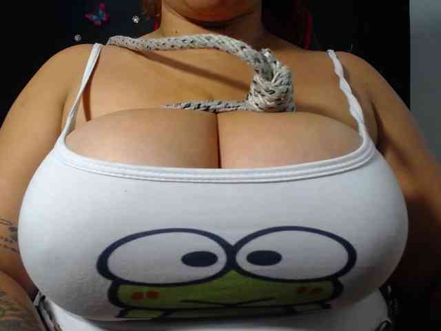 LOLYTABIGBOOBS webcam