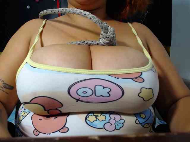 LOLYTABIGBOOBS webcam