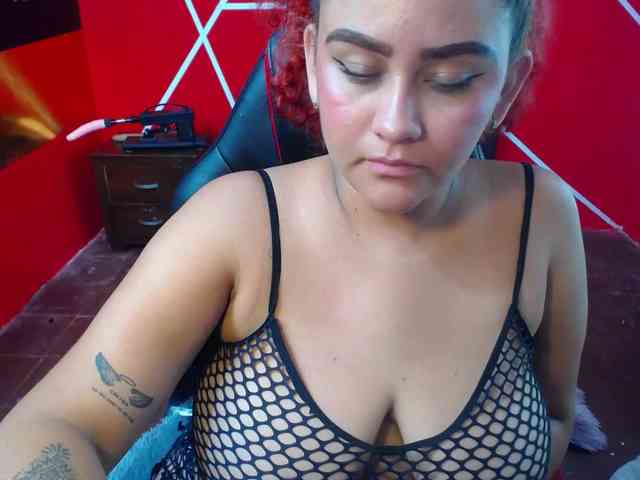 LOLYTABIGBOOBS webcam