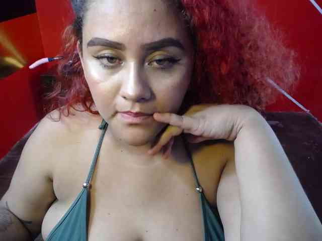 LOLYTABIGBOOBS webcam