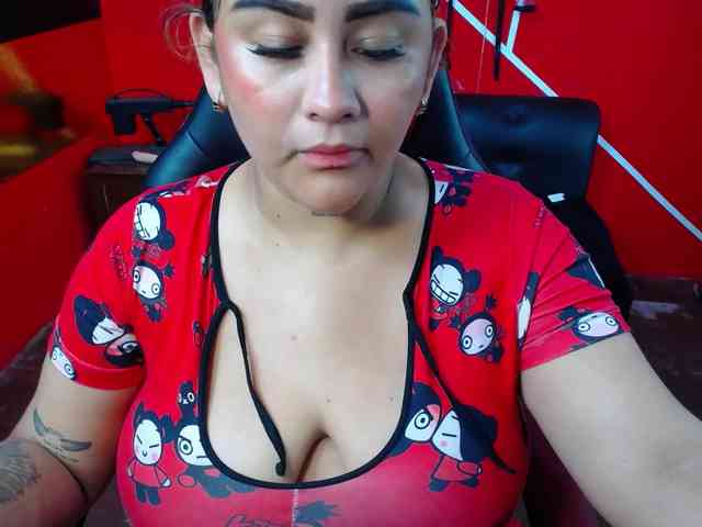 LOLYTABIGBOOBS webcam