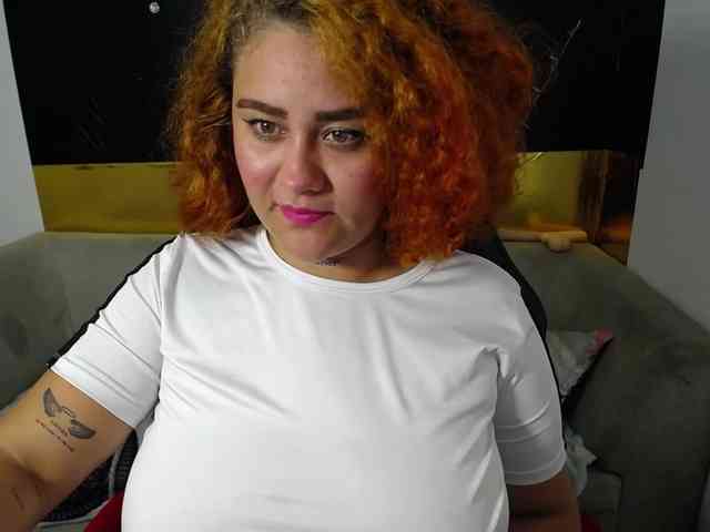 LOLYTABIGBOOBS webcam