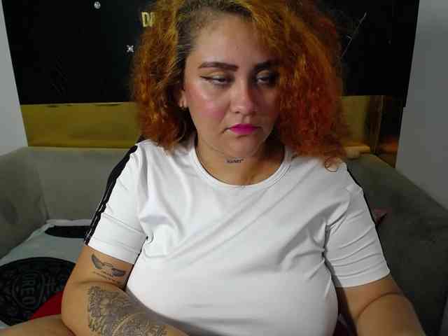 LOLYTABIGBOOBS webcam