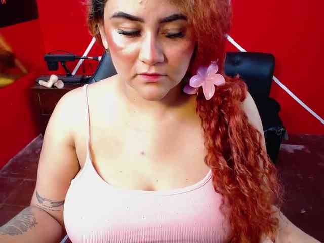 LOLYTABIGBOOBS webcam