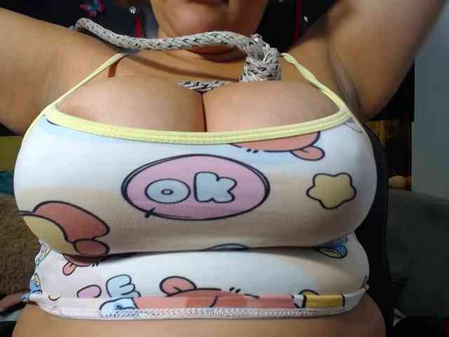 LOLYTABIGBOOBS webcam