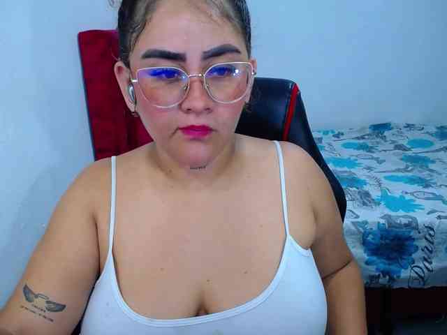 LOLYTABIGBOOBS webcam