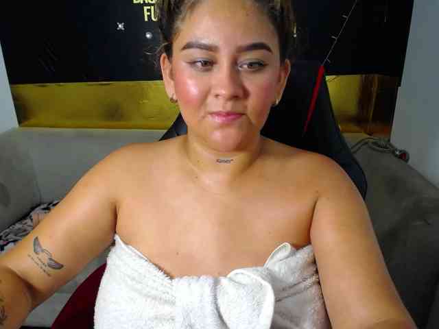 LOLYTABIGBOOBS webcam