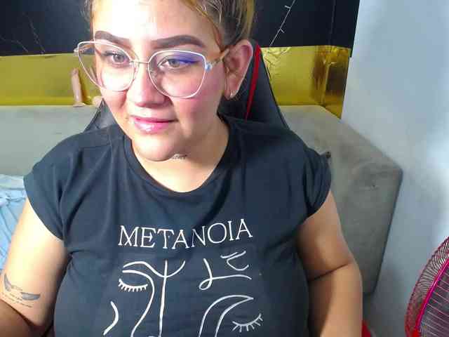 LOLYTABIGBOOBS webcam