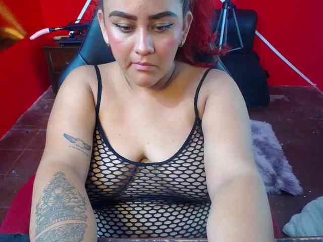 LOLYTABIGBOOBS webcam