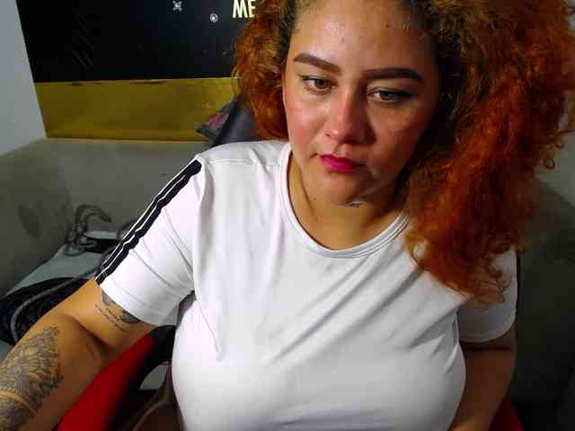 LOLYTABIGBOOBS webcam
