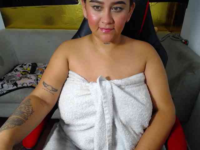 LOLYTABIGBOOBS webcam