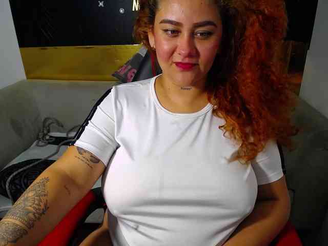 LOLYTABIGBOOBS webcam