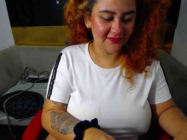 LOLYTABIGBOOBS webcam