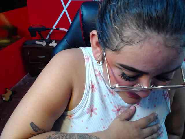 LOLYTABIGBOOBS webcam