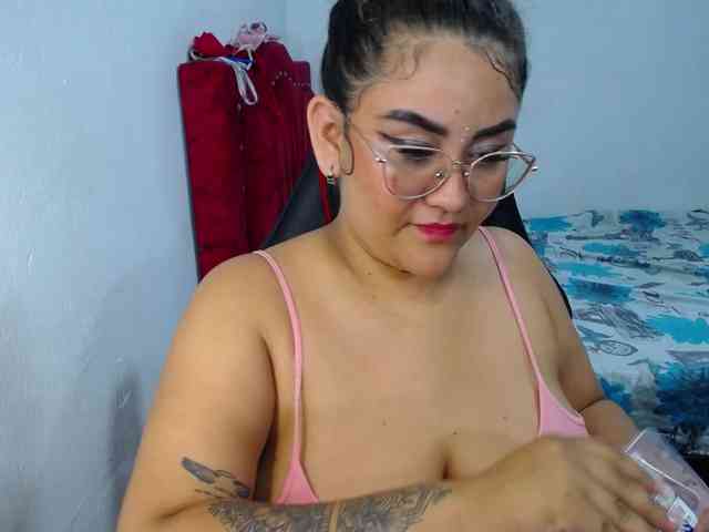 LOLYTABIGBOOBS webcam