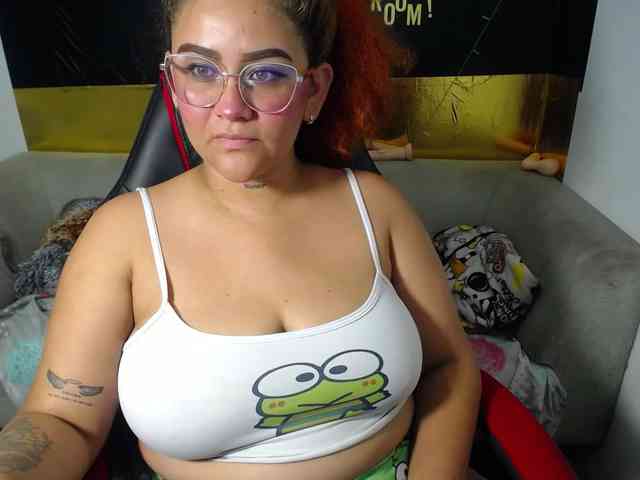 LOLYTABIGBOOBS webcam