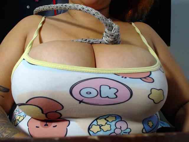 LOLYTABIGBOOBS webcam