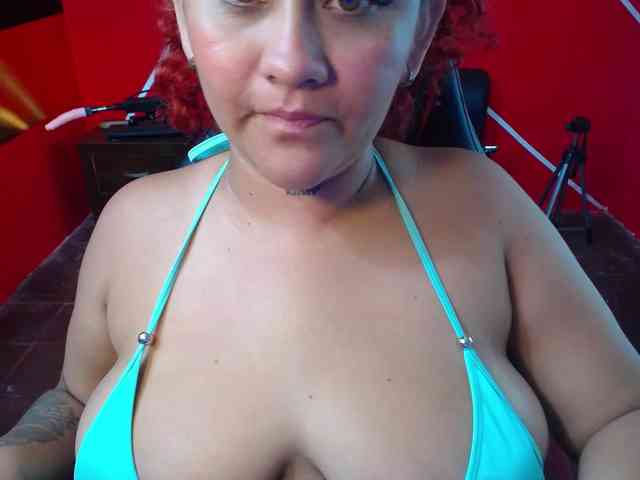 LOLYTABIGBOOBS webcam