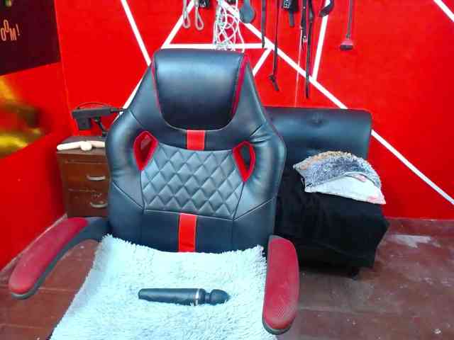 LOLYTABIGBOOBS webcam